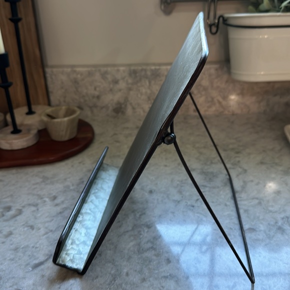 COOKBOOK/BOOK RACK - Picture 2 of 5